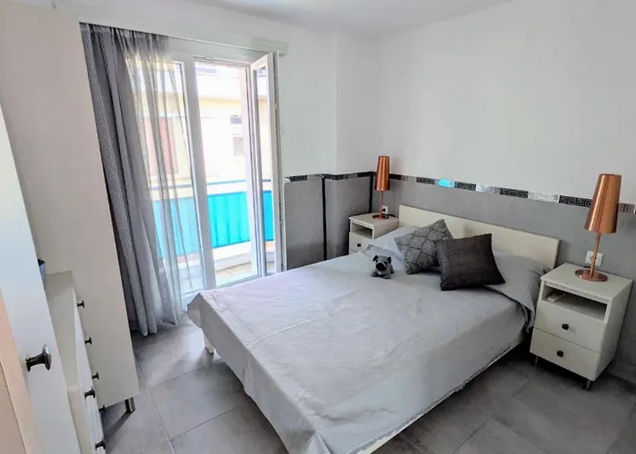 Apartament Pantheo *
